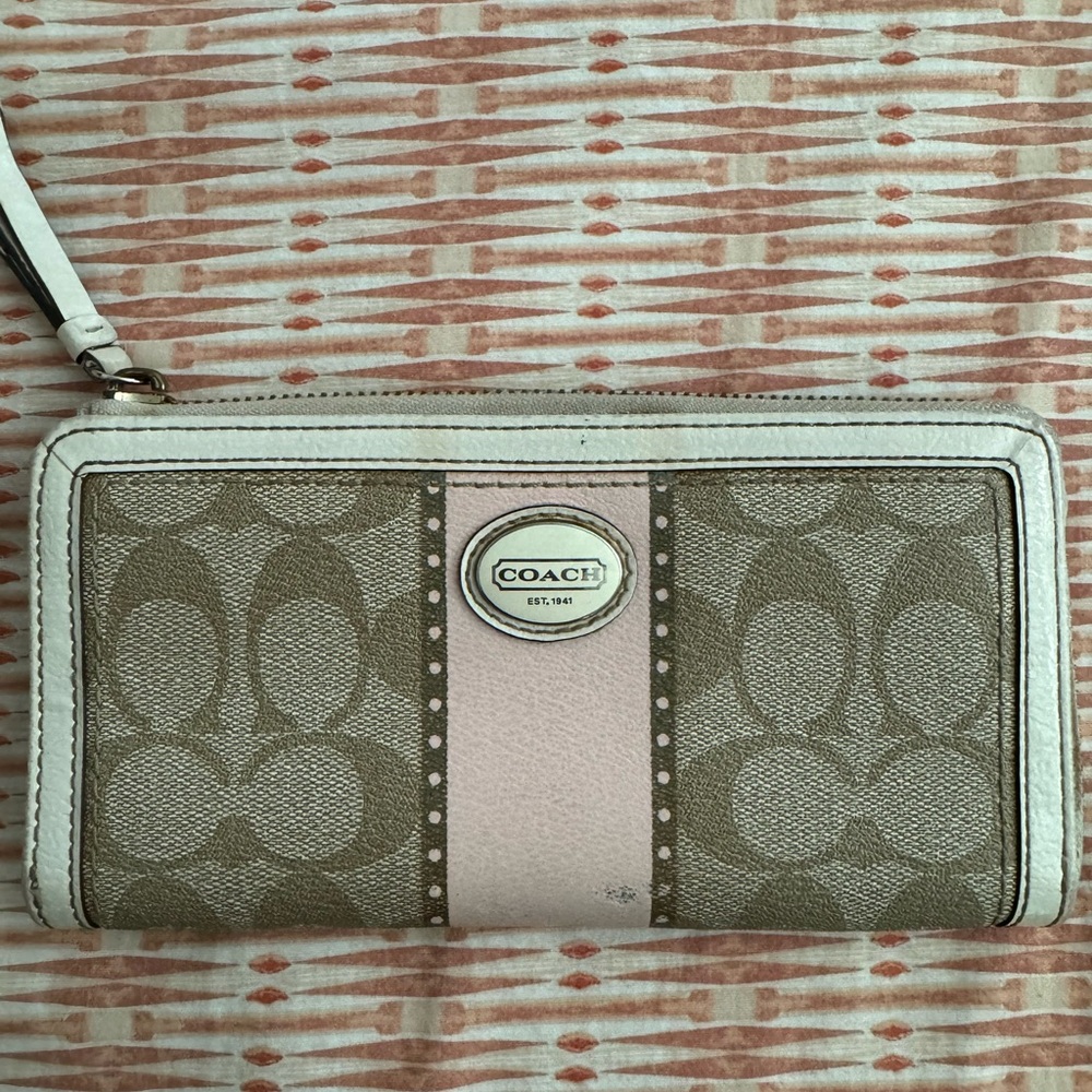 Coach zippy wallet